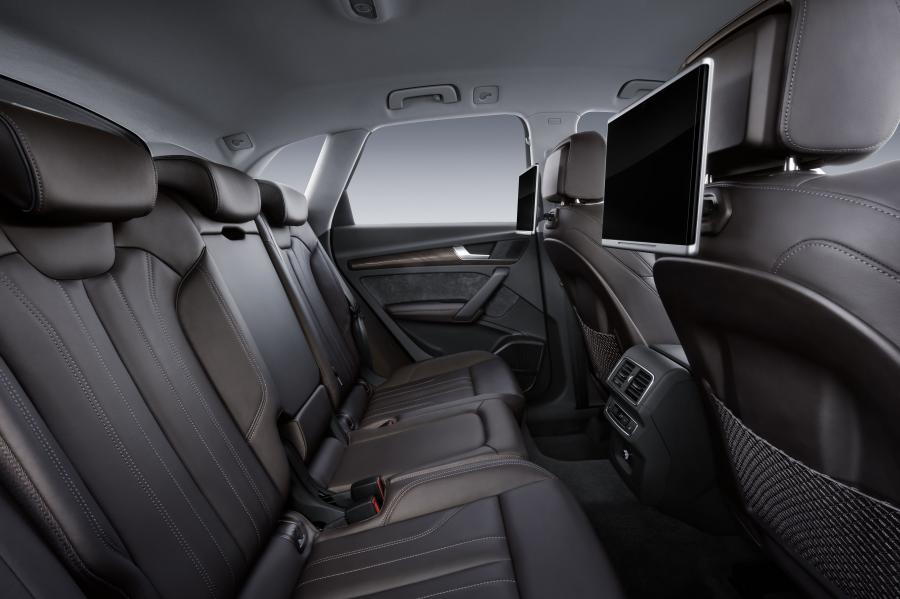 Интерьер Audi Q5 TDI Quattro S-Line 2016 года  (WW) (фото 8 из 48)